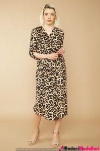 leopar-desenli-elbise-modelleri-25